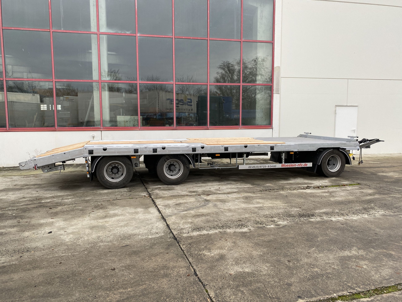 Möslein T 3-P9,2 OR 3 Achs Tieflader gerader Ladefläche 9 m, Neufahrzeug - مقطورة بلودر منخفض: صورة 5 Möslein T 3-P9,2 OR 3 Achs Tieflader gerader Ladefläche 9 m, Neufahrzeug - مقطورة بلودر منخفض: صورة 5