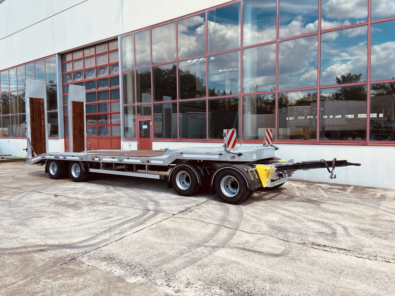 Möslein T 4 VB F 4 Achs Tieflader- Anhänger, Neufahrzeug - مقطورة بلودر منخفض: صورة 4 Möslein T 4 VB F 4 Achs Tieflader- Anhänger, Neufahrzeug - مقطورة بلودر منخفض: صورة 4