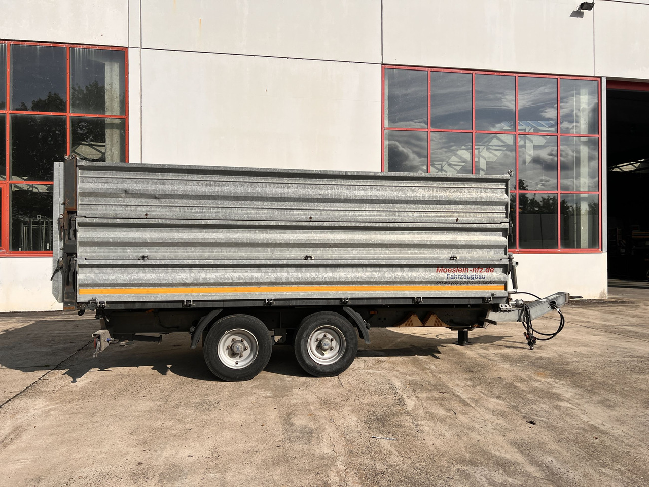 Möslein TDS 13 Schwebheim 13 t Tandemkipper- Tieflader, Aufsatzbordwände - مقطورة قلابة: صورة 3 Möslein TDS 13 Schwebheim 13 t Tandemkipper- Tieflader, Aufsatzbordwände - مقطورة قلابة: صورة 3