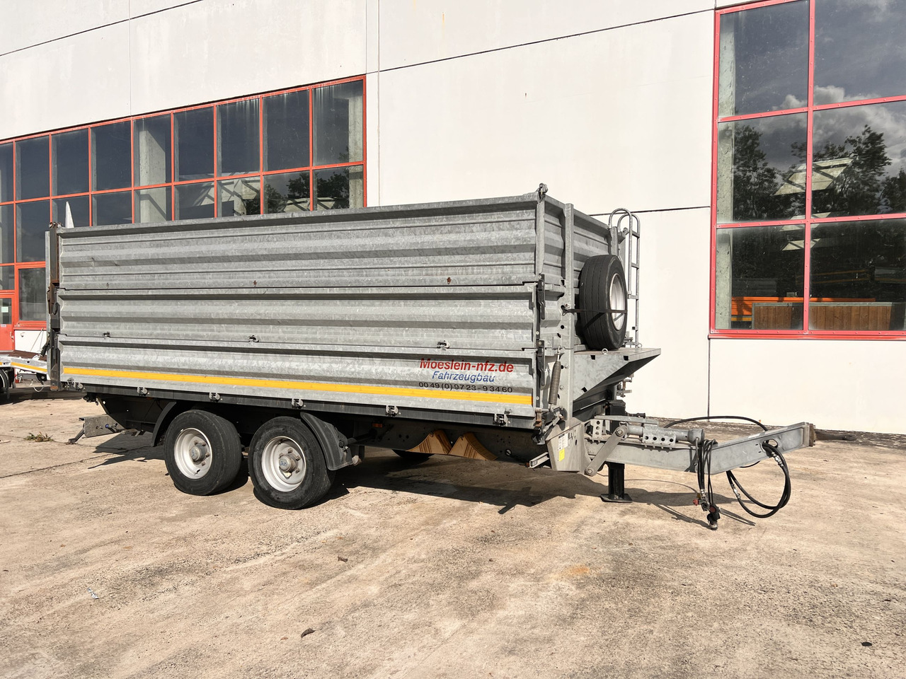 Möslein TDS 13 Schwebheim 13 t Tandemkipper- Tieflader, Aufsatzbordwände - مقطورة قلابة: صورة 4 Möslein TDS 13 Schwebheim 13 t Tandemkipper- Tieflader, Aufsatzbordwände - مقطورة قلابة: صورة 4