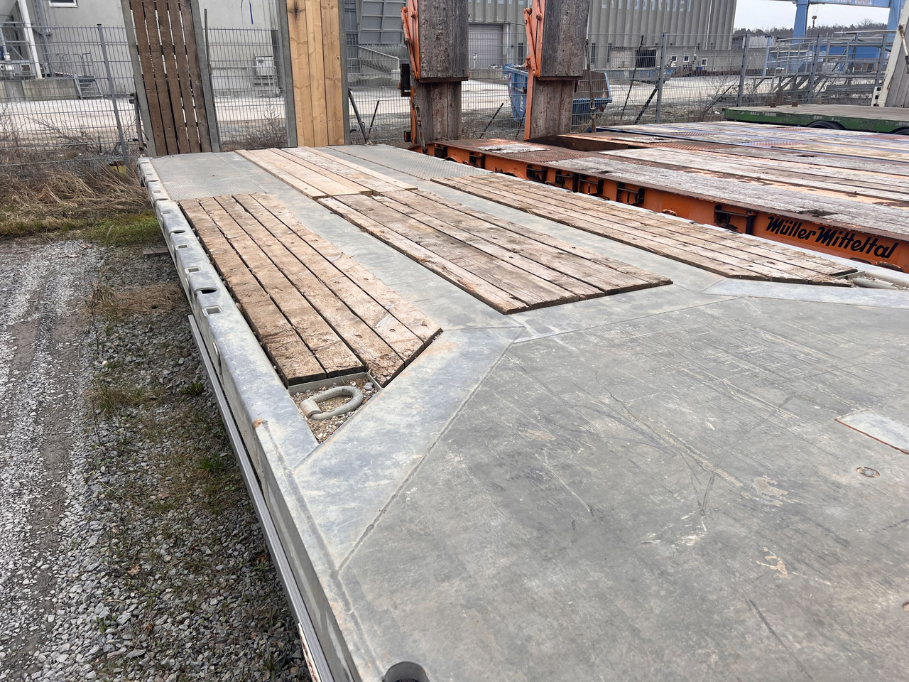 Möslein TO 3 F Schwebheim 3 Achs Tiefladeranhänger 9 m Ladefläche - مقطورة بلودر منخفض: صورة 2 Möslein TO 3 F Schwebheim 3 Achs Tiefladeranhänger 9 m Ladefläche - مقطورة بلودر منخفض: صورة 2