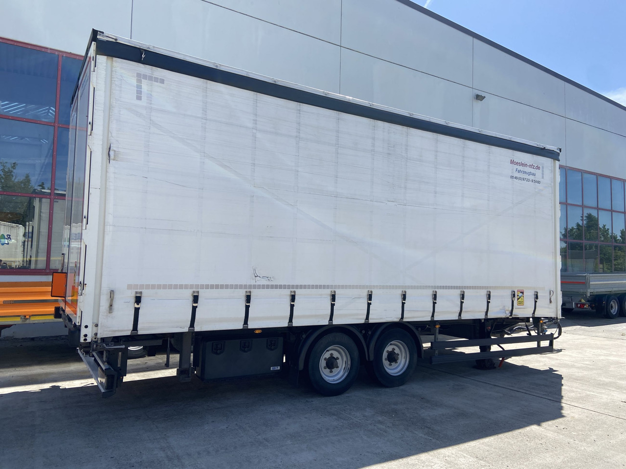 Möslein TPW 105 D Schwebheim Tandem- Planenanhänger Durchladbar - مقطورة ستارة: صورة 3 Möslein TPW 105 D Schwebheim Tandem- Planenanhänger Durchladbar - مقطورة ستارة: صورة 3
