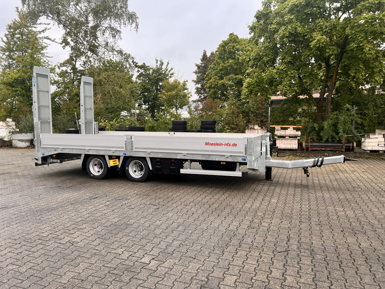 Möslein TT 14 14,4 t TandemtiefladerNeufahrzeug - مقطورة بلودر منخفض: صورة 1 Möslein TT 14 14,4 t TandemtiefladerNeufahrzeug - مقطورة بلودر منخفض: صورة 1