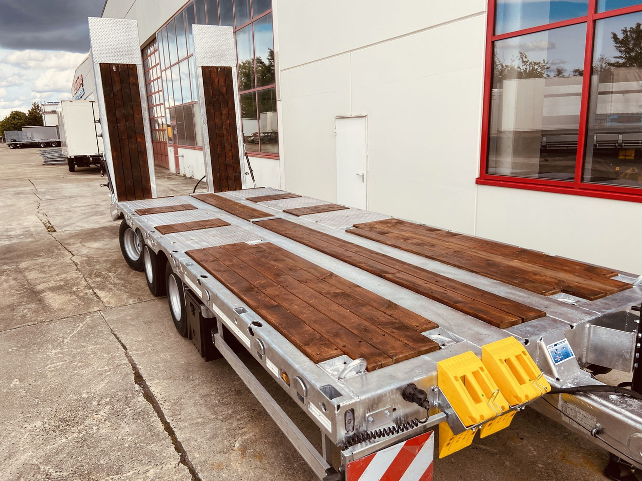 Möslein TT 31 31 t Tridem- Tieflader 3 Achs, 8 m LadeflächeNeufahrzeug - مقطورة بلودر منخفض: صورة 3 Möslein TT 31 31 t Tridem- Tieflader 3 Achs, 8 m LadeflächeNeufahrzeug - مقطورة بلودر منخفض: صورة 3