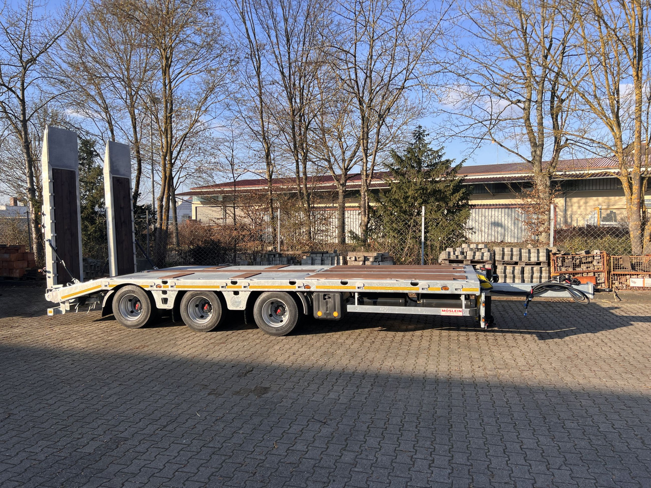 Möslein TT 34 Zugrohr Gerade 34 t GG Tridem- Tieflader 3 Achs, gelenktNeufahrzeug - مقطورة بلودر منخفض: صورة 1 Möslein TT 34 Zugrohr Gerade 34 t GG Tridem- Tieflader 3 Achs, gelenktNeufahrzeug - مقطورة بلودر منخفض: صورة 1