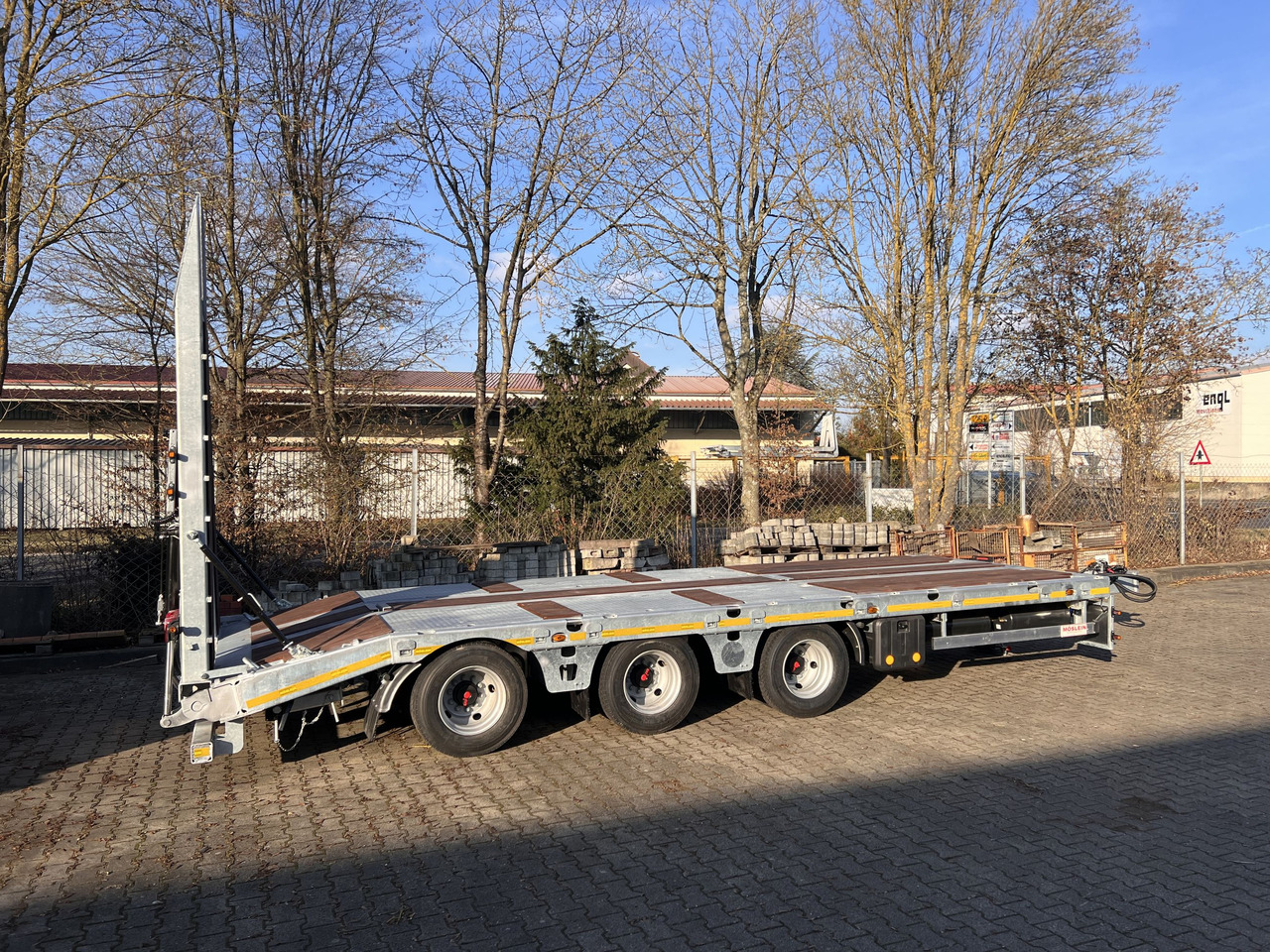 Möslein TT 34 Zugrohr Gerade 34 t GG Tridem- Tieflader 3 Achs, gelenktNeufahrzeug - مقطورة بلودر منخفض: صورة 4 Möslein TT 34 Zugrohr Gerade 34 t GG Tridem- Tieflader 3 Achs, gelenktNeufahrzeug - مقطورة بلودر منخفض: صورة 4