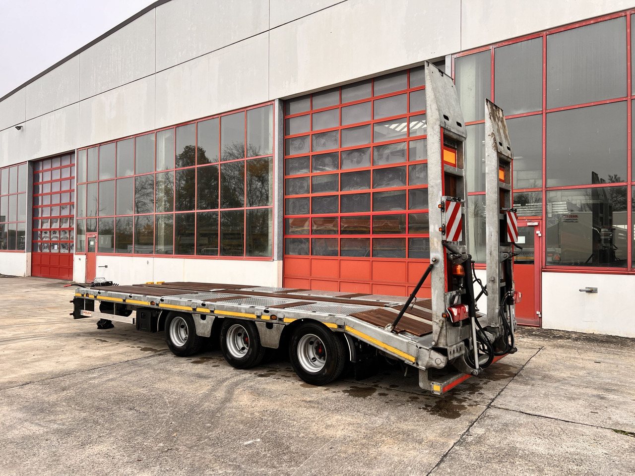 Möslein TTA33 Schwebheim 31 t Tridemtieflader gelenkt, Neuwertig - مقطورة بلودر منخفض: صورة 2 Möslein TTA33 Schwebheim 31 t Tridemtieflader gelenkt, Neuwertig - مقطورة بلودر منخفض: صورة 2