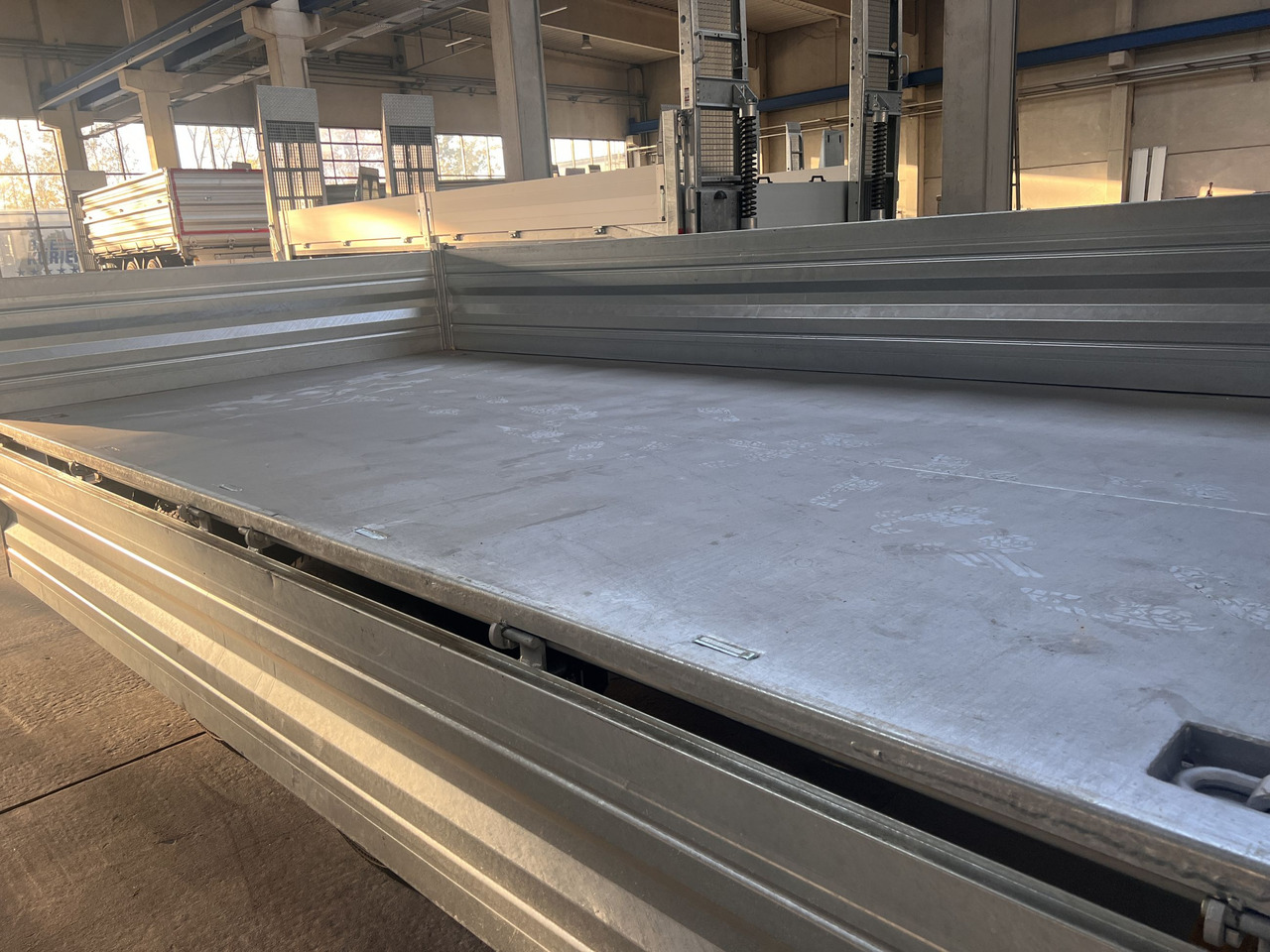 Möslein TTD 14 Schwebheim 14,4 t Tandemkipper Tieflader Breite Reifen-- Neufahrzeug -- - مقطورة قلابة: صورة 4 Möslein TTD 14 Schwebheim 14,4 t Tandemkipper Tieflader Breite Reifen-- Neufahrzeug -- - مقطورة قلابة: صورة 4