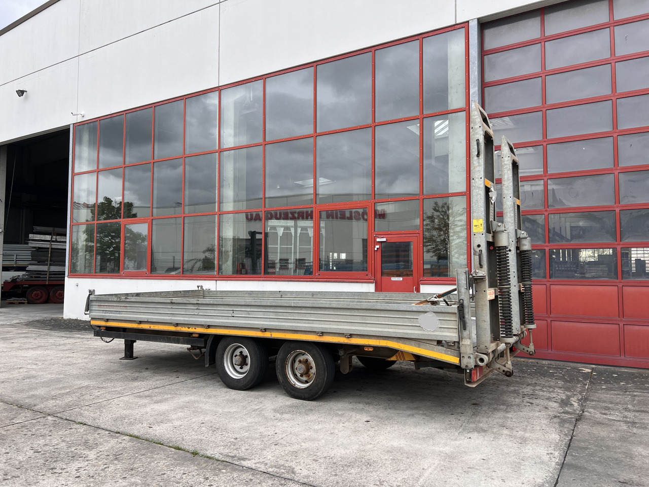 Möslein TTS 13 Schwebheim 13 t Tandemtieflader - مقطورة بلودر منخفض: صورة 4 Möslein TTS 13 Schwebheim 13 t Tandemtieflader - مقطورة بلودر منخفض: صورة 4