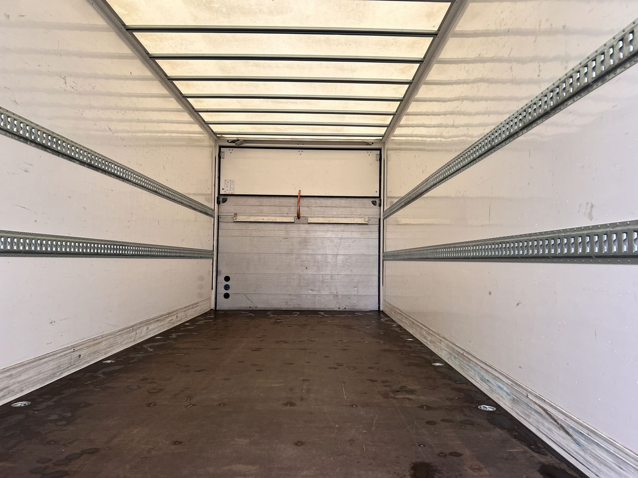 Möslein Tandem Koffer, Ladebordwand + Durchladbar, Weni - مقطورة بصندوق مغلق: صورة 5 Möslein Tandem Koffer, Ladebordwand + Durchladbar, Weni - مقطورة بصندوق مغلق: صورة 5
