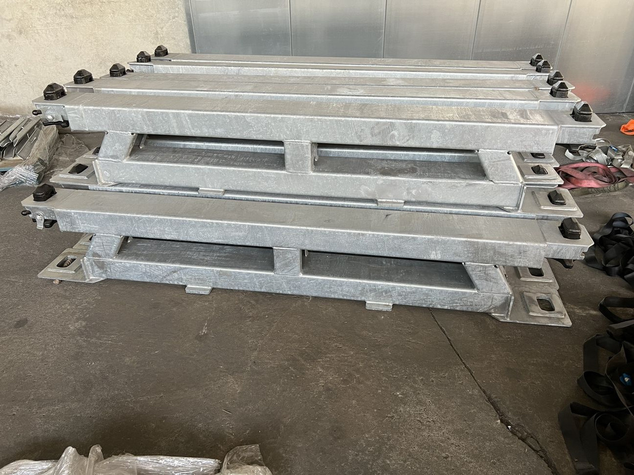 Müller Mitteltal Ausgleichsbock für Satteltieflader incl. Conatinerverschlüssen - نصف مقطورة بلودر منخفض: صورة 2 Müller Mitteltal Ausgleichsbock für Satteltieflader incl. Conatinerverschlüssen - نصف مقطورة بلودر منخفض: صورة 2