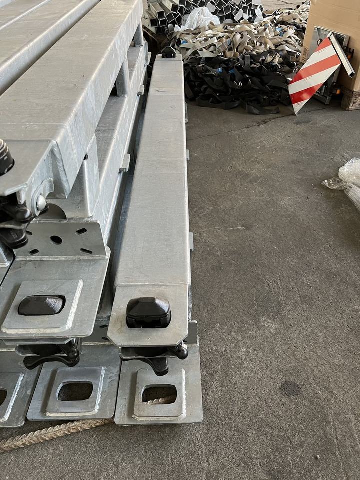 Müller Mitteltal Ausgleichsbock für Satteltieflader incl. Conatinerverschlüssen - نصف مقطورة بلودر منخفض: صورة 3 Müller Mitteltal Ausgleichsbock für Satteltieflader incl. Conatinerverschlüssen - نصف مقطورة بلودر منخفض: صورة 3