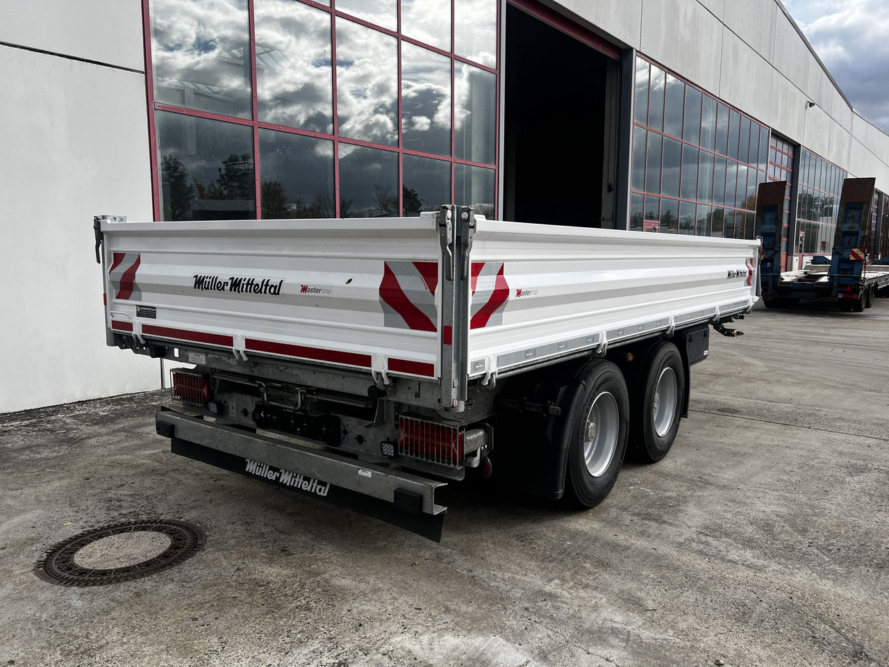 Müller Mitteltal TA-2 14,4 t Tandemkipper- Tieflader Breitbereifung NEUWERTIG - مقطورة قلابة: صورة 5 Müller Mitteltal TA-2 14,4 t Tandemkipper- Tieflader Breitbereifung NEUWERTIG - مقطورة قلابة: صورة 5