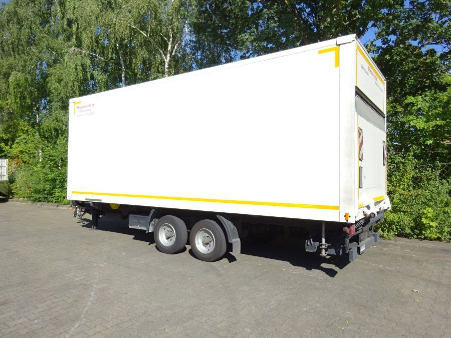 Tandemkoffer, Ladebordwand + Durchladbar - مقطورة بصندوق مغلق: صورة 2 Tandemkoffer, Ladebordwand + Durchladbar - مقطورة بصندوق مغلق: صورة 2