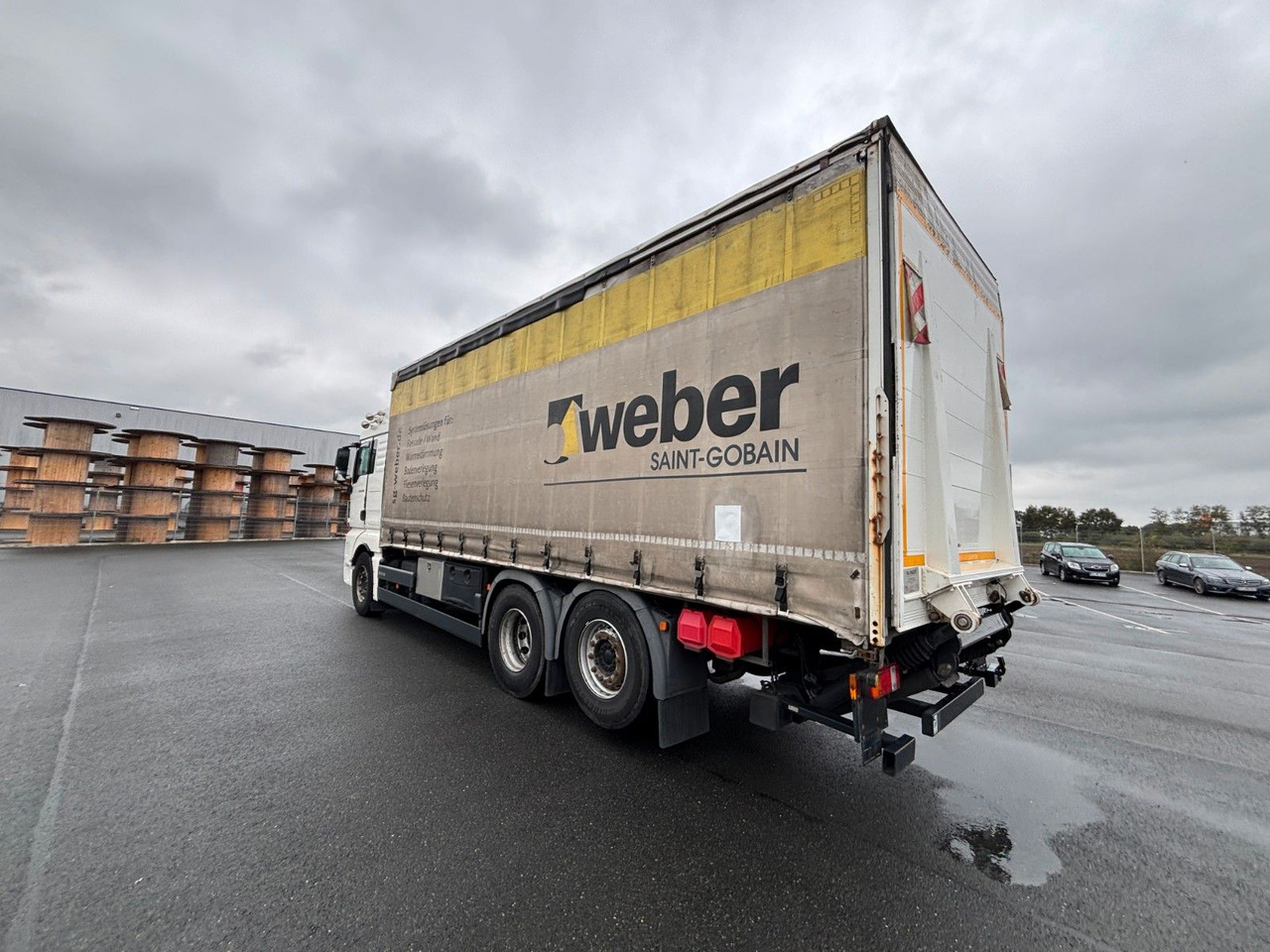 MAN TGX 26.480 mit Ladebordwand - شاحنة ذات ستائر جانبية: صورة 4 MAN TGX 26.480 mit Ladebordwand - شاحنة ذات ستائر جانبية: صورة 4