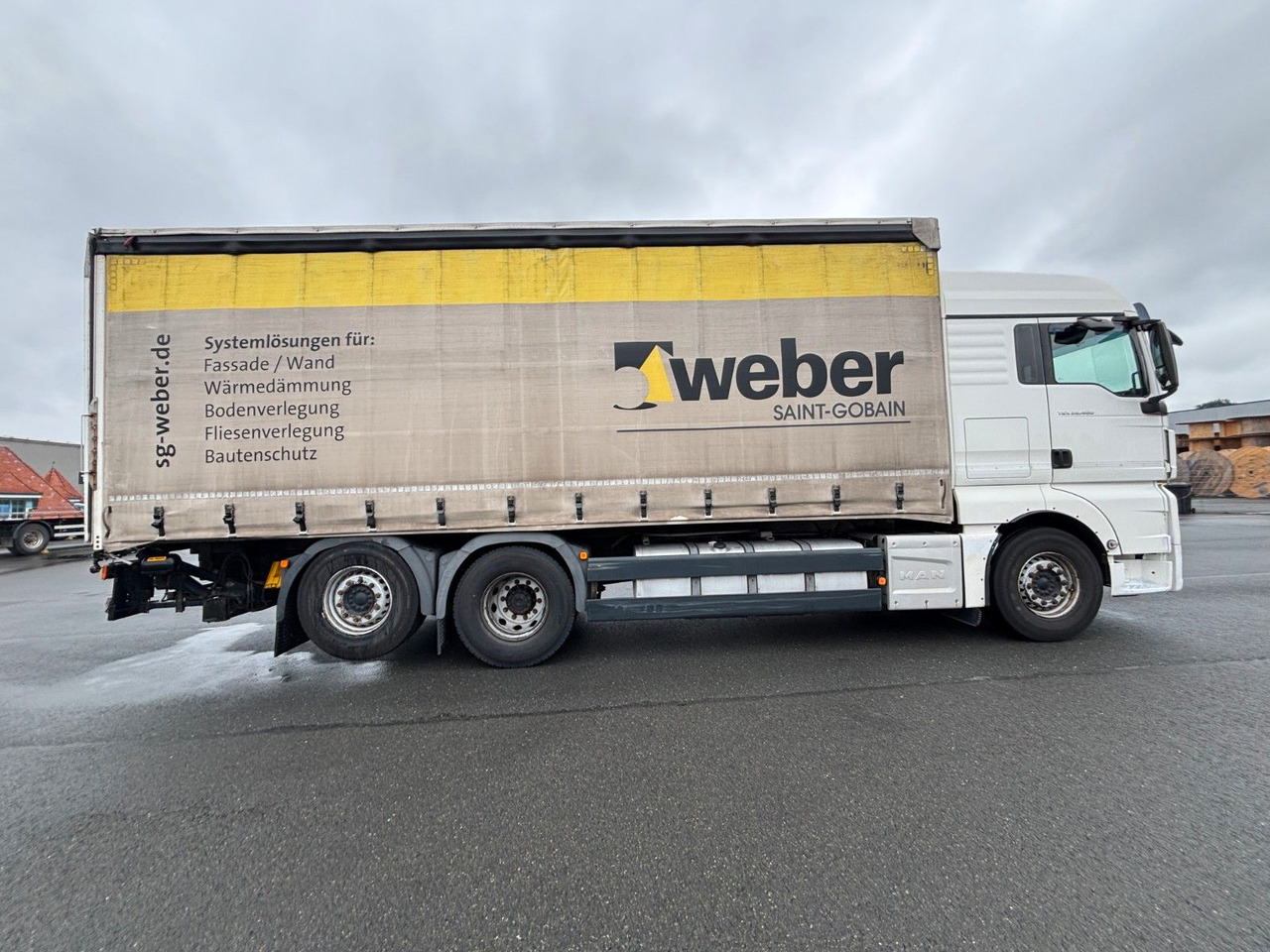 MAN TGX 26.480 mit Ladebordwand - شاحنة ذات ستائر جانبية: صورة 2 MAN TGX 26.480 mit Ladebordwand - شاحنة ذات ستائر جانبية: صورة 2