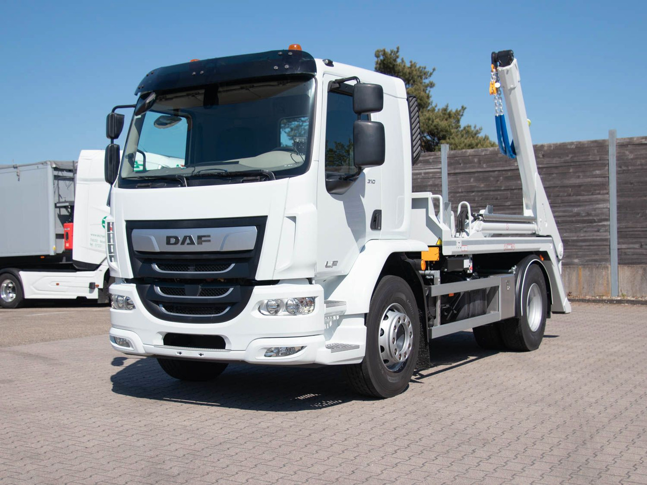 DAF FA LF 310 19t Absetzkipper VDL - شاحنة قلاب: صورة 1 DAF FA LF 310 19t Absetzkipper VDL - شاحنة قلاب: صورة 1