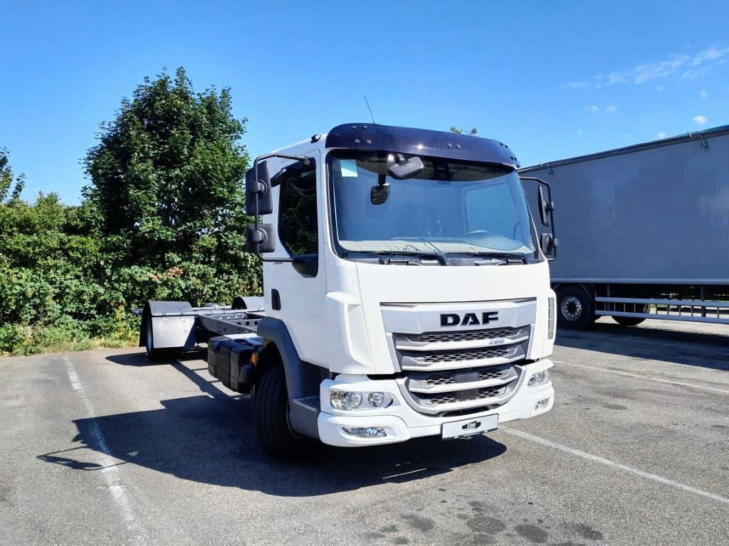 DAF FA XB 260 12t reparierter Wasserschaden - شاحنة بهيكل معدني للمقصورة: صورة 3 DAF FA XB 260 12t reparierter Wasserschaden - شاحنة بهيكل معدني للمقصورة: صورة 3
