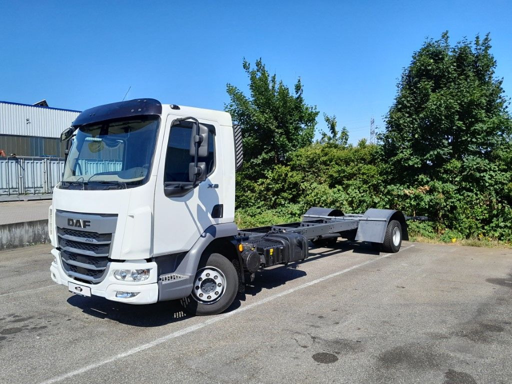 DAF FA XB 260 12t - شاحنة بهيكل معدني للمقصورة: صورة 1 DAF FA XB 260 12t - شاحنة بهيكل معدني للمقصورة: صورة 1