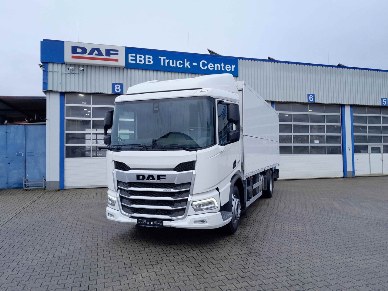 DAF XD 370 Fahrgestell DAF XD 370 Fa Swing-Board-Aufbau - شاحنة بهيكل معدني للمقصورة: صورة 4 DAF XD 370 Fahrgestell DAF XD 370 Fa Swing-Board-Aufbau - شاحنة بهيكل معدني للمقصورة: صورة 4
