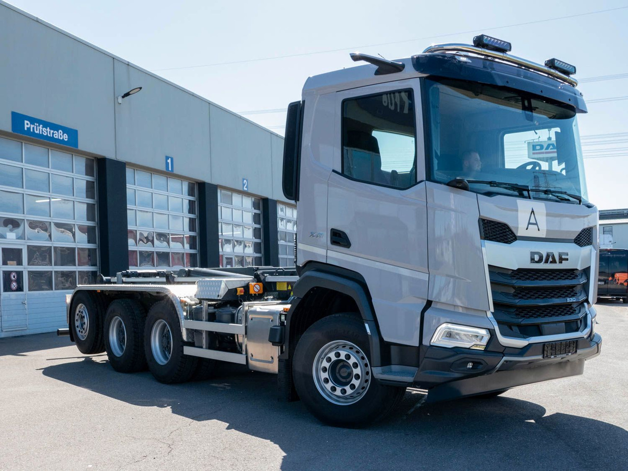 DAF XF 530 FAW mit VDL Abrollkipper DAF XF 530 FAW mit VDL Abrollkipper - شاحنة برافعة خطافية: صورة 2 DAF XF 530 FAW mit VDL Abrollkipper DAF XF 530 FAW mit VDL Abrollkipper - شاحنة برافعة خطافية: صورة 2