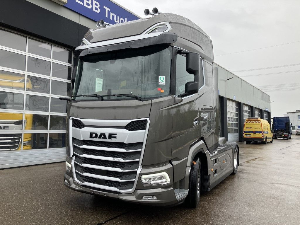 DAF XG 530 FT - مقطورة السحب: صورة 1 DAF XG 530 FT - مقطورة السحب: صورة 1