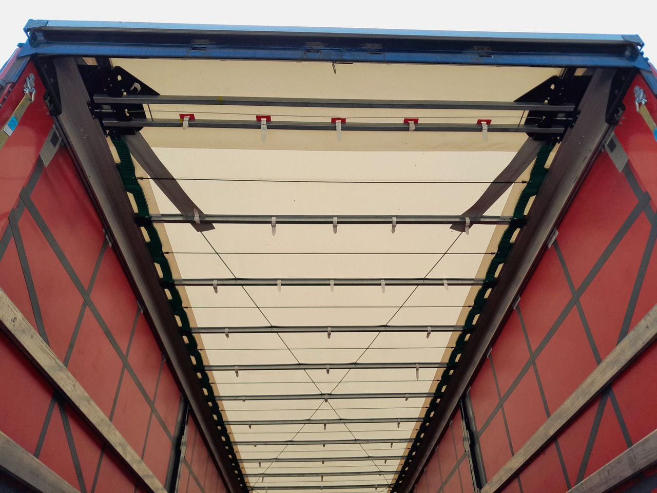 نصف مقطورة بستائر جانبية Wielton Strong Light Schiebeplanensattel NS3K: صورة 17 نصف مقطورة بستائر جانبية Wielton Strong Light Schiebeplanensattel NS3K: صورة 17