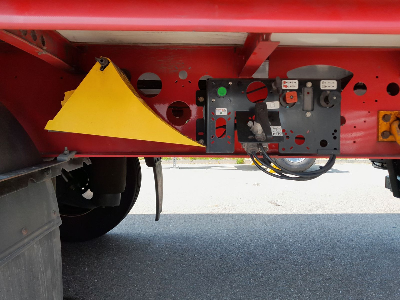 نصف مقطورة بستائر جانبية Wielton Strong Light Schiebeplanensattel NS3K: صورة 12 نصف مقطورة بستائر جانبية Wielton Strong Light Schiebeplanensattel NS3K: صورة 12