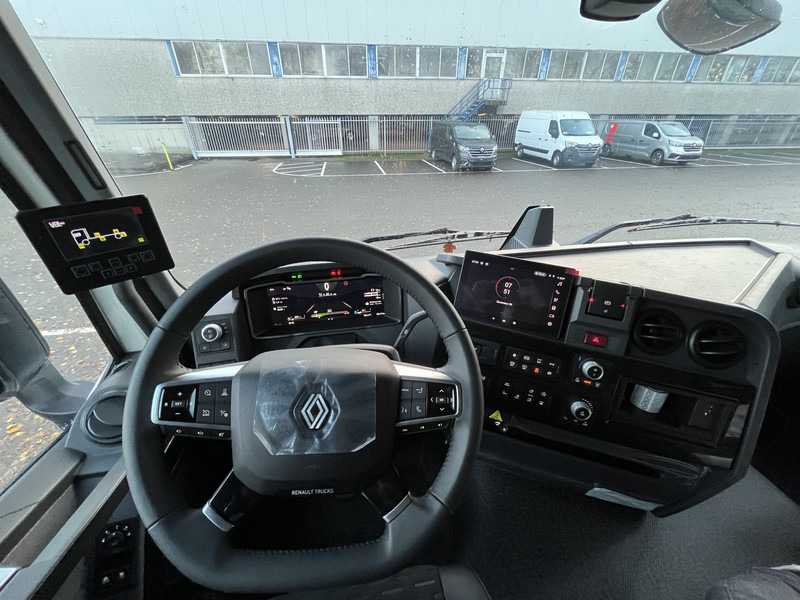 Interior photo 1: شاحنة برافعة خطافية للبيع  Renault C 520 6x2 13L E6 - NIEUW VDL S25-6400 NL Truck Compleet Containersysteem Haakarm
