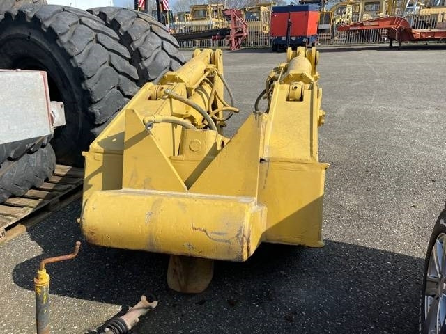 CAT D 8 R Ripper  - حراث تحت التربة - آلات الإنشاء: صورة 2 CAT D 8 R Ripper  - حراث تحت التربة - آلات الإنشاء: صورة 2