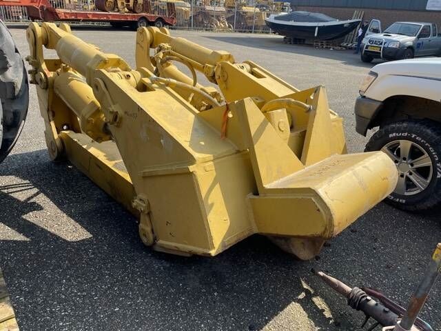 CAT D 8 R Ripper - حراث تحت التربة - آلات الإنشاء: صورة 3 CAT D 8 R Ripper - حراث تحت التربة - آلات الإنشاء: صورة 3