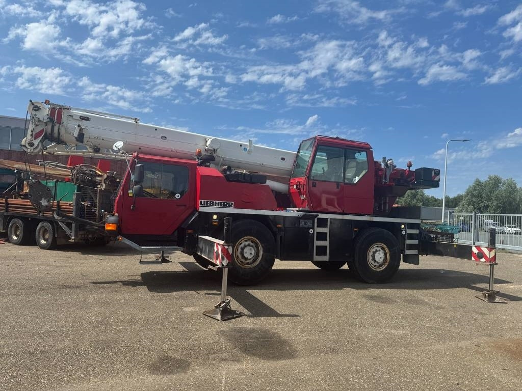 Liebherr LTM 1030-2.1 ( WITH JIB ) - رافعة لجميع التضاريس: صورة 2 Liebherr LTM 1030-2.1 ( WITH JIB ) - رافعة لجميع التضاريس: صورة 2