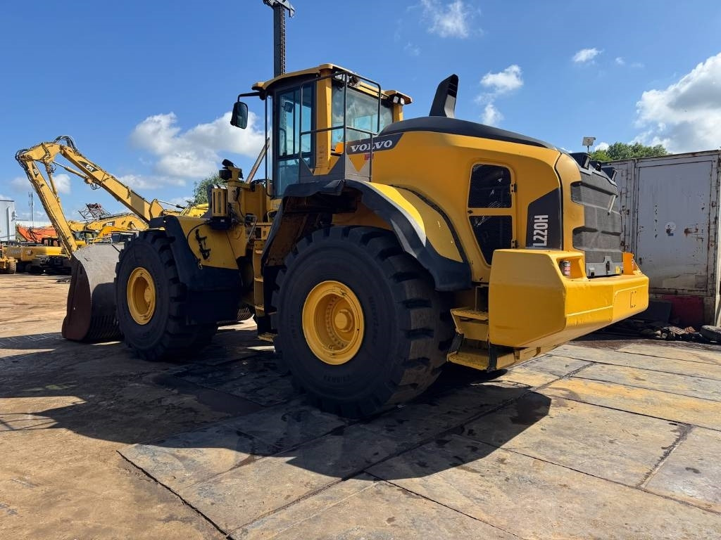 Volvo L 220 H ( WITH NEW TYRES ) - اللودر بعجل: صورة 3 Volvo L 220 H ( WITH NEW TYRES ) - اللودر بعجل: صورة 3