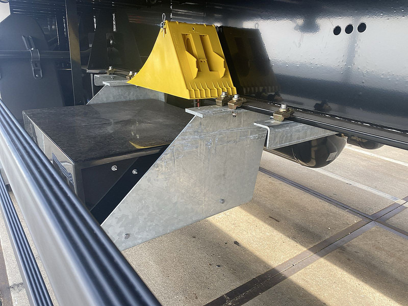 نصف مقطورة بصندوق مغلق KLEYN TRAILERS TFSH 18 KOFFER NIEUW HH VLOER KLEP: صورة 8 نصف مقطورة بصندوق مغلق KLEYN TRAILERS TFSH 18 KOFFER NIEUW HH VLOER KLEP: صورة 8