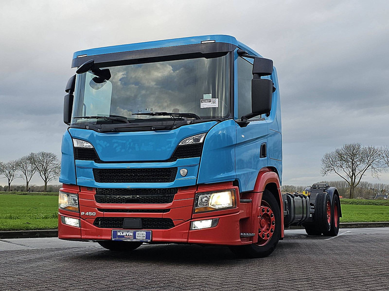 Scania P450 - شاحنة بهيكل معدني للمقصورة: صورة 1 Scania P450 - شاحنة بهيكل معدني للمقصورة: صورة 1