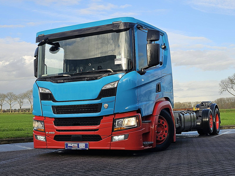 Scania P450 - شاحنة بهيكل معدني للمقصورة: صورة 1 Scania P450 - شاحنة بهيكل معدني للمقصورة: صورة 1