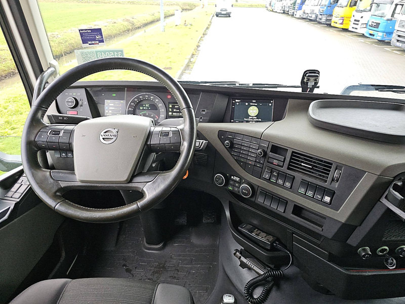 Interior photo 1: رأس تريلا Volvo FH 460 ALCOA'S I-SEE ACC Interior photo 1: رأس تريلا Volvo FH 460 ALCOA'S I-SEE ACC