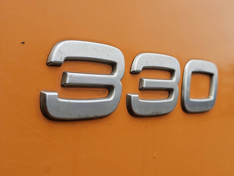شاحنة لودر انزلاقي Volvo FM 330: صورة 19