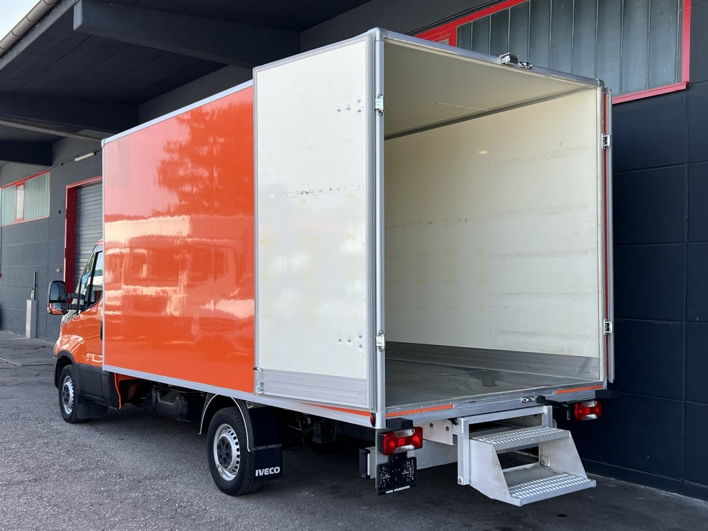 Iveco Daily 35S14 MAXI 4,35m Portaltüren Klima Kamera - شاحنة بصندوق مغلق: صورة 4 Iveco Daily 35S14 MAXI 4,35m Portaltüren Klima Kamera - شاحنة بصندوق مغلق: صورة 4