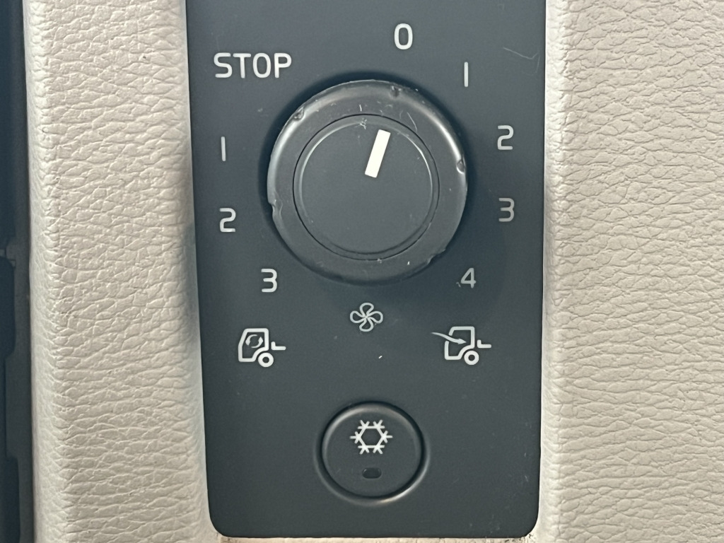 Volvo FL 260 7,2m LBW Klima Tempomat AHK Orig. 125'km - شاحنة ذات ستائر جانبية: صورة 2 Volvo FL 260 7,2m LBW Klima Tempomat AHK Orig. 125'km - شاحنة ذات ستائر جانبية: صورة 2