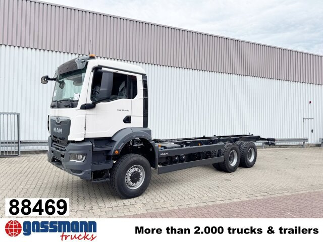 MAN TGS 33.480 6x6 BB CH, Hohe Bauart, Nebenantrieb - شاحنة بهيكل معدني للمقصورة: صورة 1 MAN TGS 33.480 6x6 BB CH, Hohe Bauart, Nebenantrieb - شاحنة بهيكل معدني للمقصورة: صورة 1