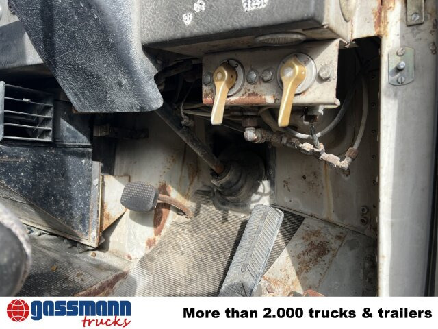 Saurer V5 4x2 - شاحنات مسطحة: صورة 3 Saurer V5 4x2 - شاحنات مسطحة: صورة 3