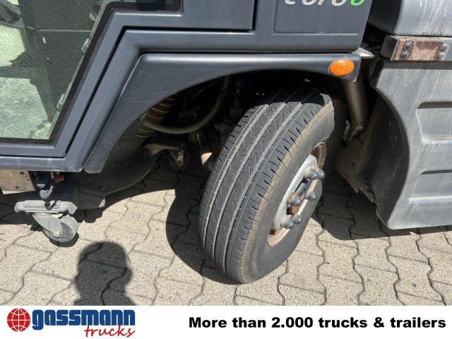 سياره كنس شوارع Schmidt Swingo Compact 200 4x2, Kehrmaschine: صورة 13 سياره كنس شوارع Schmidt Swingo Compact 200 4x2, Kehrmaschine: صورة 13