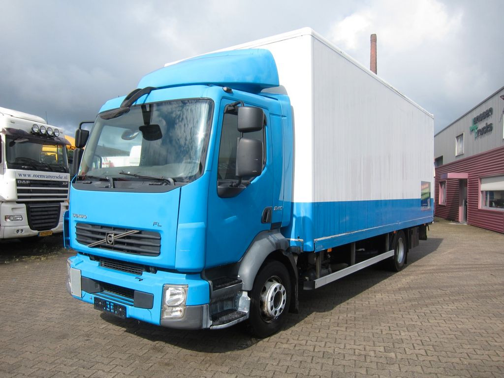 Volvo FL 240 12T Koffer Ladebordwand Manual - شاحنة صندوقية: صورة 2 Volvo FL 240 12T Koffer Ladebordwand Manual - شاحنة صندوقية: صورة 2