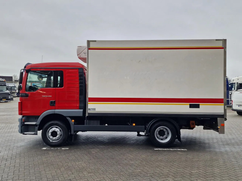 MAN TGM 12.250 Sleepercab 4x2 - Carrier Xarios 600 - Meat Hooks - Vleeshang - Rohrbahnen - Low KM - شاحنة ذات مبرد: صورة 4 MAN TGM 12.250 Sleepercab 4x2 - Carrier Xarios 600 - Meat Hooks - Vleeshang - Rohrbahnen - Low KM - شاحنة ذات مبرد: صورة 4