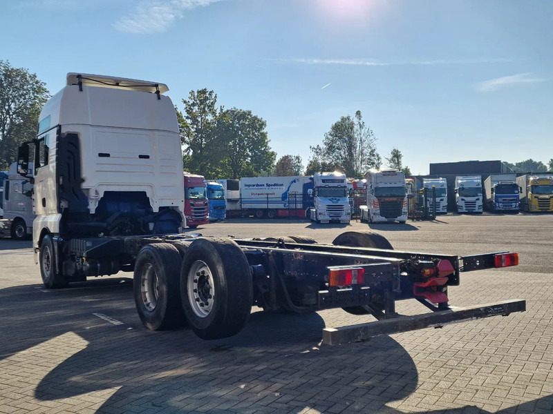 MAN TGX 26.500 6x2 XXL - Chassis - Full air - Night clima - AS Tronic - - شاحنة بهيكل معدني للمقصورة: صورة 5 MAN TGX 26.500 6x2 XXL - Chassis - Full air - Night clima - AS Tronic - - شاحنة بهيكل معدني للمقصورة: صورة 5