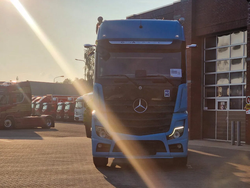Mercedes-Benz Actros 2553 6x2 - BDF - Retarder - 4.90 WB - Loadlift - Full air - ناقلة حاويات/ شاحنة حاويات: صورة 2 Mercedes-Benz Actros 2553 6x2 - BDF - Retarder - 4.90 WB - Loadlift - Full air - ناقلة حاويات/ شاحنة حاويات: صورة 2