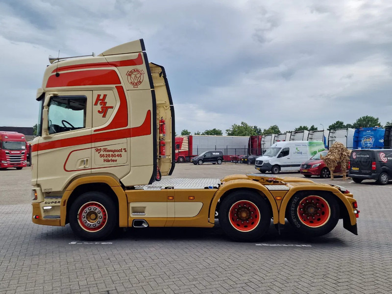 Scania R580 V8 NGS Highline 6x2 - PTO/Hydraulic - 2.95 WB - Retarder - Night clima - Custom interior - رأس تريلا: صورة 4 Scania R580 V8 NGS Highline 6x2 - PTO/Hydraulic - 2.95 WB - Retarder - Night clima - Custom interior - رأس تريلا: صورة 4