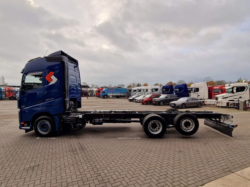 Volvo FH 13.460 Globetrotter 6x2 - Chassis - 4.90 WB - Full air - Euro 6 - VEB+ - شاحنة بهيكل معدني للمقصورة: صورة 4 Volvo FH 13.460 Globetrotter 6x2 - Chassis - 4.90 WB - Full air - Euro 6 - VEB+ - شاحنة بهيكل معدني للمقصورة: صورة 4