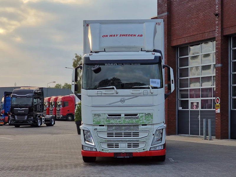 Volvo FH 13.460 lowroof 6x2 - Box with Sidedoors - 480 WB - Full air - شاحنة صندوقية: صورة 2 Volvo FH 13.460 lowroof 6x2 - Box with Sidedoors - 480 WB - Full air - شاحنة صندوقية: صورة 2